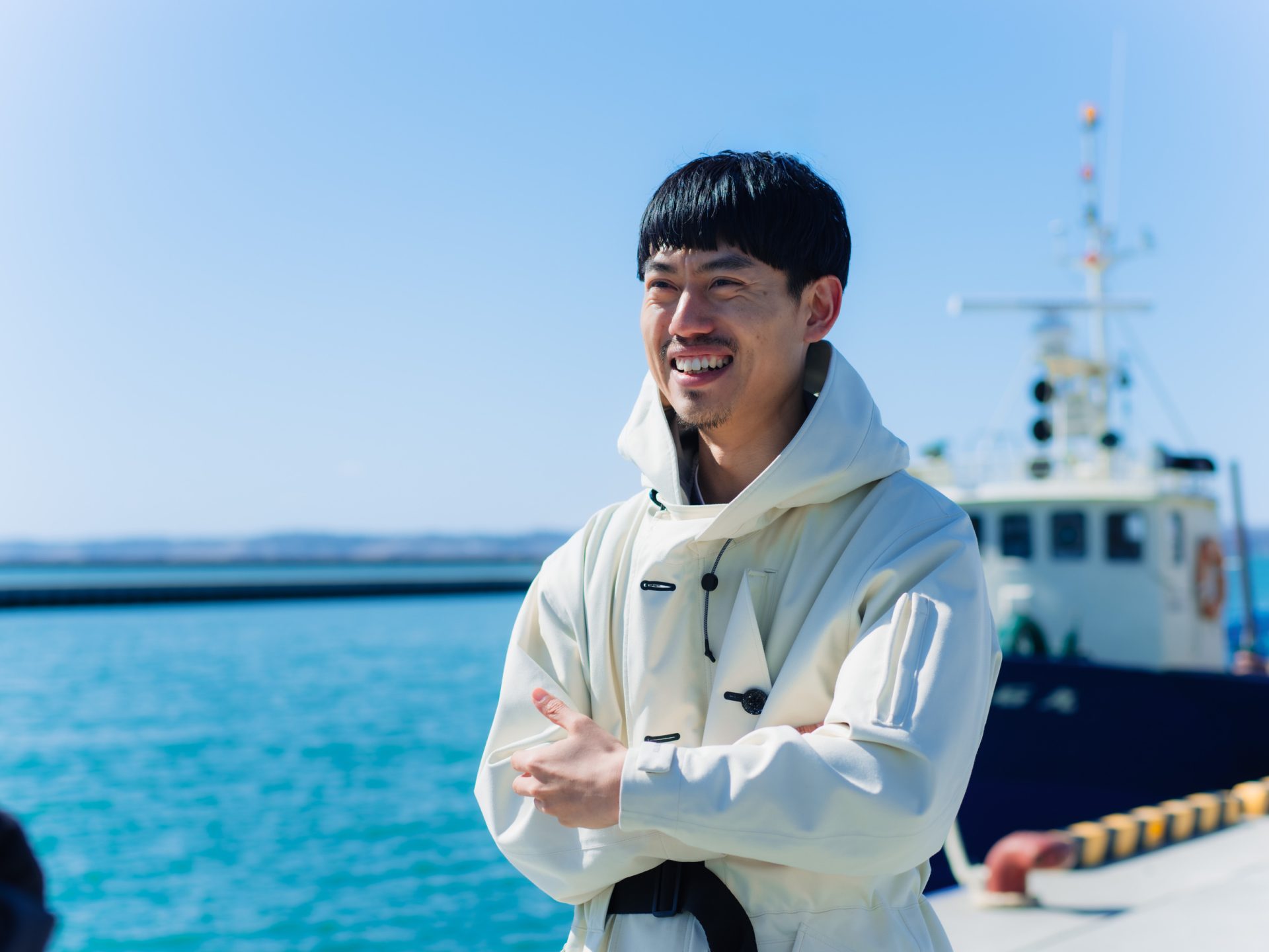 海と暮らしのあいだに。漁網から生まれた素材「MURON」と歩む、服づくりの未来