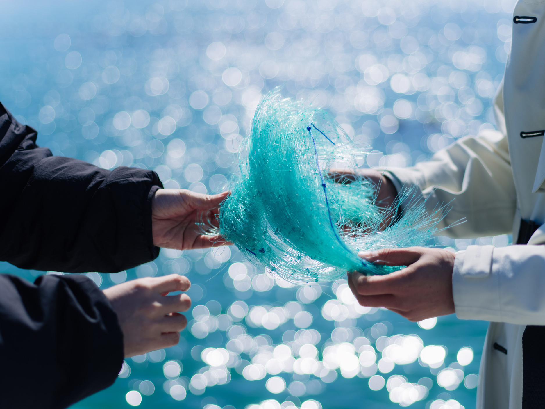海と暮らしのあいだに。漁網から生まれた素材「MURON」と歩む、服づくりの未来